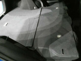 開口部の広いラゲージスペースは、ゴルフバックなどの荷物もラクラク積み込めます。