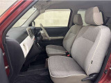 トヨタ中古車「まるごとクリーニング」施工済。外装はもちろん内装はシートを外して見えない所まで徹底洗浄しています。