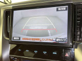 バックモニター付なので後退時に後方が見えるので安心。 車は構造上、死角がたくさんなので万が一を考えると必須ですね。 あくまで補助の為の装備、バックは目視で確認する事が重要ですよ。