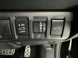 電動式バックドアです。 荷物を持ったままでもボタン一つで自動的に開け閉めできるので便利ですよ。 挟み込み防止機能も付いていますのでお子様の手や荷物を挟み込むのを防いでくれますよ。