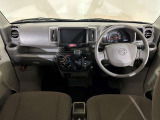 室内が明るく、運転がしやすいナチュラルベージュ内装となっております。
