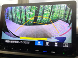 【バックカメラ】駐車時に後方がリアルタイム映像で確認できます。大型商業施設や立体駐車場での駐車時や、夜間のバック時に大活躍!運転スキルに関わらず、今や必須となった装備のひとつです!