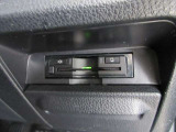 【ETC車載器】は、ビルトインタイプですっきり収納され、見た目も使い勝手も満足のアイテムです。
