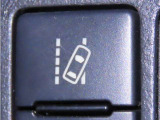 車線逸脱警報装置を装備しております。