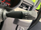 【オートライト】周りの明るさに応じて自動でヘッドライトの点灯・消灯ができる機能です!ライトの付け忘れ・消し忘れなどが無くなり、雨の日や夕方の走行も安心!トンネル通過時も便利ですね♪