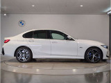 BMWでは重量配分にもこだわりがあり、FRモデルでは50:50とFFモデルでも60:40と前後の重量バランスにこだわり、軽快なハンドリングを実現しております。