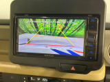 【バックカメラ】駐車時に後方がリアルタイム映像で確認できます。大型商業施設や立体駐車場での駐車時や、夜間のバック時に大活躍!運転スキルに関わらず、今や必須となった装備のひとつです!