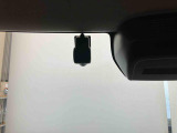 たとえばダイハツのお店にある、たくさんのスマアシ搭載車は、正常に作動する事をしっかり確認します。