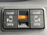 【両側パワースライドドア】スマートキーや運転席のスイッチで後席両側スライドドアの開閉が可能♪電動だから力を入れてドアを開ける必要が無く、小さなお子様でも簡単に開け閉めでき快適です♪