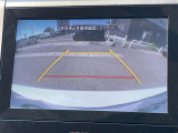 【バックモニター】後ろのカメラの映像をモニターに映し出すことができます!後方の見えない死角や、障害物との距離感をしっかり確認することができます!駐車が苦手な方におすすめです。