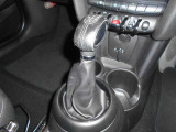 ★フロアシフトを搭載しています♪またポイント5鈴鹿店では愛車に傷・ヘコミがついてしまった際の板金・デント修理も行っています♪お困りの際はフリーダイヤル 0078-6002-706736 をご利用下さい