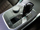 iDriveコントローラー。運転に集中しながら操作可能。