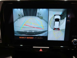 パノラミックビューモニター付きです。車両を上から見たような映像をディスプレイオーディオ画面に表示。運転席からの目視だけでは見にくい、車両周辺の状況をリアルタイムでしっかり確認できます。