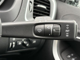 【オートライト(AUTO)】外の明るさをシステムが感知して、自動でヘッドライトが点灯します。ヘッドライトをつけ忘れを防ぐ便利機能です。