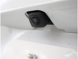 バックカメラが付いているので後方確認が非常にしやすいです。今や運転初心者も熟練者も必須装備!ついていて損はないですね♪