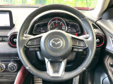 インテリアに合わせたデザインのステアリングは、運転される方のことも考え、運転しやすい形状、大きさです。是非一度、実際に触ってお確かめください。