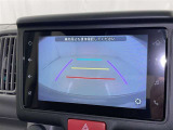 バックモニター付なので後退時に後方が見えるので安心。 車は構造上、死角がたくさんなので万が一を考えると必須ですね。 あくまで補助の為の装備、バックは目視で確認する事が重要ですよ。