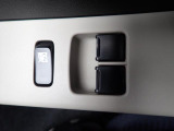 前席の窓の開閉は電動になりますので、便利ですよね。