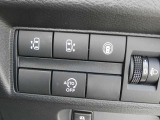 ☆エマージェンシーブレーキ☆ブザーで警告、危険を察知するとブレーキをかけて車や人との衝突回避を支援します。