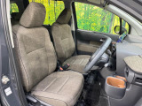 運転席シート廻りは使用感も少なく、良好な状態となっています。前オーナー様が丁寧に使っていたことがよくわかりますね。
