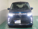 明度の高いLEDヘッドライトで、夜間の運転も安心です。