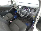 シンプルで使いやすいデザインの運転席です。