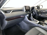 すっきりとしたデザインの内装は、さすがトヨタ車の上品さを感じます。