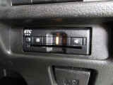 【ETC車載器】は、ビルトインタイプですっきり収納され、見た目も使い勝手も満足のアイテムです。