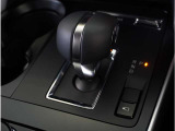 【シフトレバー】シフトもとても操作しやすいデザインになっております。運転する人の事を第一に考えた操作性の高い仕様です。
