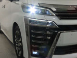 高輝度で点灯速度が速く、しかも消費電力の少ないLEDヘッドライトが装備されています!LEDの明るい光が走行中の視界の確保をサポートして、夜のドライブがより楽しく安全に運転できます♪
