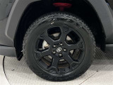 タイヤサイズは225/60R18!残り溝は5ミリ程度です!純正アルミホイール!