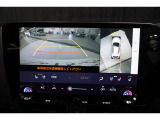 上から車両を見下ろしたような映像をナビゲーション画面に表示する「パノラミックビューモニター(床下透過表示機能付き)も搭載しています。
