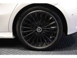 メルセデスの認定中古車「サーティファイドカー」では、万一お車が故障した場合も、ご購入後1年間もしくは2年間※は走行距離にかかわらずメルセデス・ベンツ正規サービスネットワークで無料修理いたします