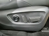 運転席側はパワーシートになっています!!細かい位置も決めれます!!
