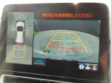 パノラミックビューモニター付きです。車両を上から見たような映像をディスプレイオーディオ画面に表示。運転席からの目視だけでは見にくい、車両周辺の状況をリアルタイムでしっかり確認できます。