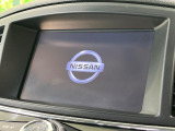 【メーカー純正ナビ】インテリアに溶け込むスタイリッシュな「専用設計」メーカーナビを装備♪視認性や操作性など基本性能にも優れ、より上質なカーライフをお楽しみいただけます。