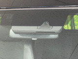 【トヨタセーフティセンス】走行中に前方の車両等を認識し、衝突しそうな時は警報とブレーキで衝突回避と被害軽減をアシスト。より安全にドライブをお楽しみいただけます。