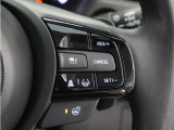 ◆アダプティブクルーズコントロール◆予め設定した車速内でクルマが自動的に加減速。前走車との適切な車間距離を維持しながら追従走行します。【LKAS】車線維持支援システムでステアリング操作を支援。
