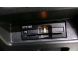 ETC付。高速道路の料金所はキャッシュレスで通過です。サービスエリア等にあるスマートインターの出入りも利用可能でとっても便利。ご納車後すぐにお使い頂けるようセットアップしてのお渡しとなります。