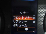 前後にあるセンサーやソナーで障害物などの接近をメーター内のディスプレやナビ画面上にて視覚で教えてくれます。また音でも教えてくれますので更に安心です☆