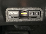 ハンドルの左下にETC2.0がついています。高速道路の料金所の通過も楽々です!。 カードの取り出しもしやすい場所についています。