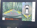 【パノラミックビューモニター】専用のカメラにより、上から見下ろしたような視点で360度クルマの周囲を確認することができます☆死角部分も確認しやすく、狭い場所での切り返しや駐車もスムーズに行えます。