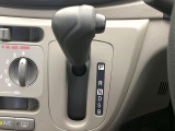 インパネシフトならハンドルからの移動距離が短く操作もスムーズ!また、足元が広くなりすっきりしますので、大柄な方でも快適にお過ごしいただけます。