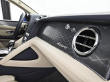 ベントレーは全てオーダーでの発注となっておりますので同じ車種でもステッチやベニヤ部分でまったく違う表情を感じることができます。