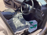 マツダは運転手中心の車つくりを行っております。上部に視認ゾーン、手が届く位置に操作ゾーンを配置し、運転に集中できるコックピットを演出しております☆