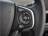 ◆アダプティブクルーズコントロール◆予め設定した車速内でクルマが自動的に加減速。前走車との適切な車間距離を維持しながら追従走行します。【LKAS】車線維持支援システムでステアリング操作を支援。