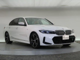 一目で伝わるBMW特有のスポーティーなプロポーションは、BMWの走行性能を生み出すのに欠かせない要因の一つです。細部まで拘りぬいたお車をぜひ一度ご覧ください!