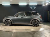 気密性の高いMINIは外観のかわいらしさとは裏腹に、外の雑音を遮り、高級感のある快適なドライブをお楽しみいただけます。