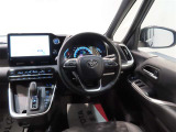 見通しのよいすっきりとした視界で、誰でも運転しやすいです。運転のしやすさは疲れにくさにも繋がりますよ♪