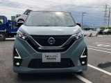 ヘッドライトは明るいLEDタイプです